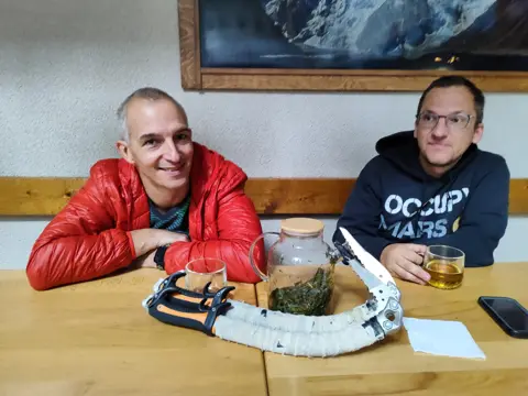 Безенгийская стена